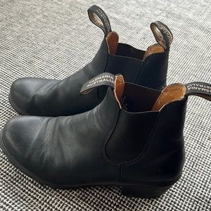Heeled women’s blundstones size US9/EU39